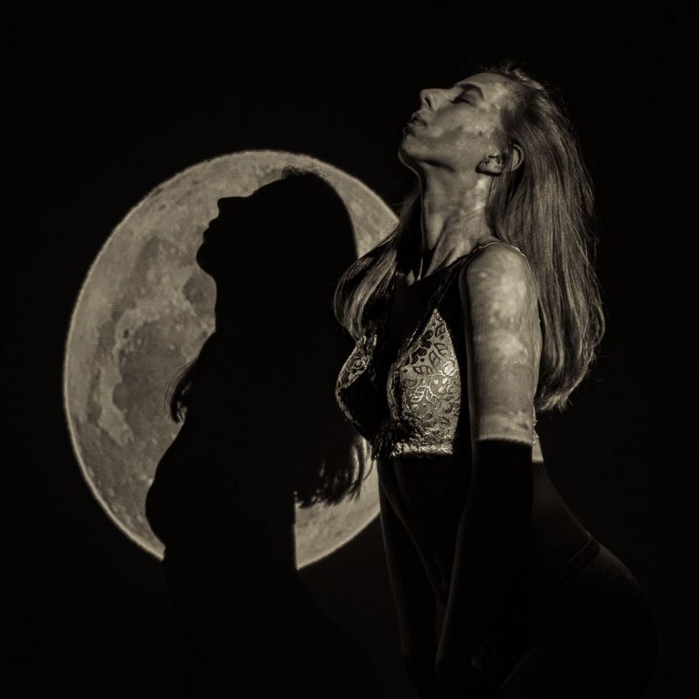 Luna eres una amante misteriosa. Oscura pero luminosa. Pasional pero fiel.Deseo que tu luz acaricie y abrace mi alma.